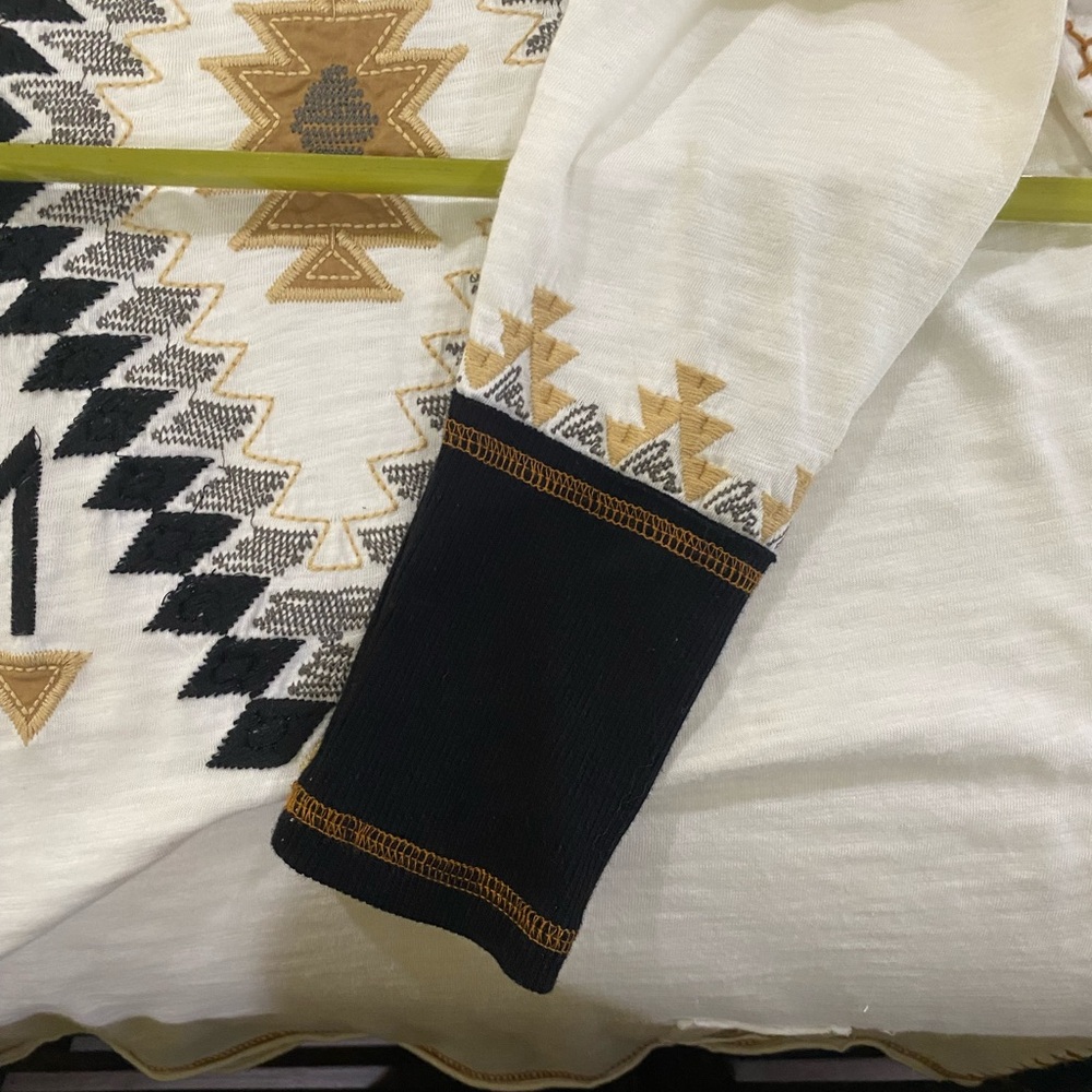 Double D Ranch White and Black Long Sleeve Top - Picture 3 of 7
